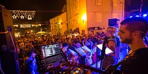 25 Days Total Europe: Austria, the Mediterranean & Ancient Athens | G Adventures 18-35's